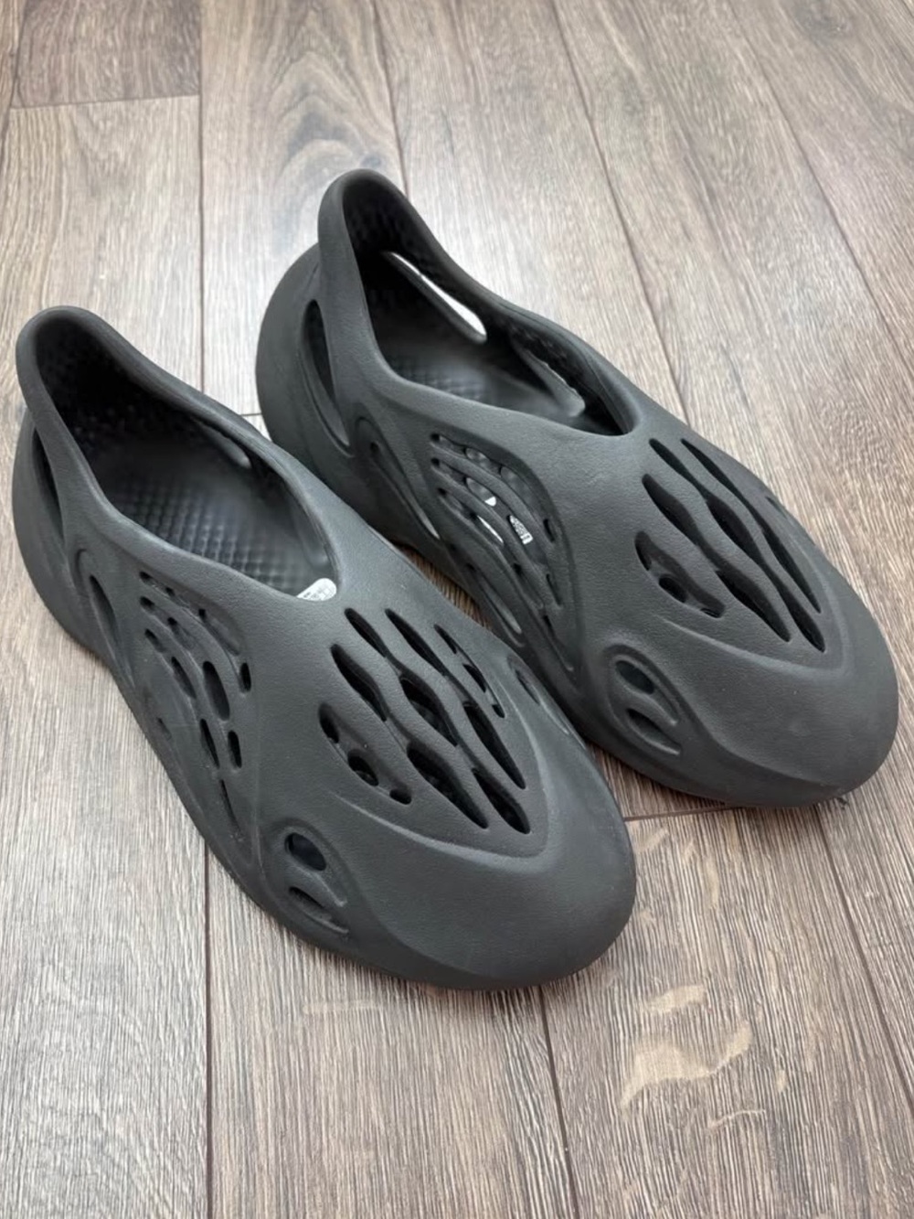Yeezy Foamrunner Slides